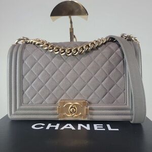 •CHANEL• Quilted Caviar Medium Boy Flap bag